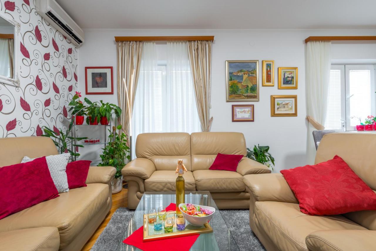 Apartment Lovely